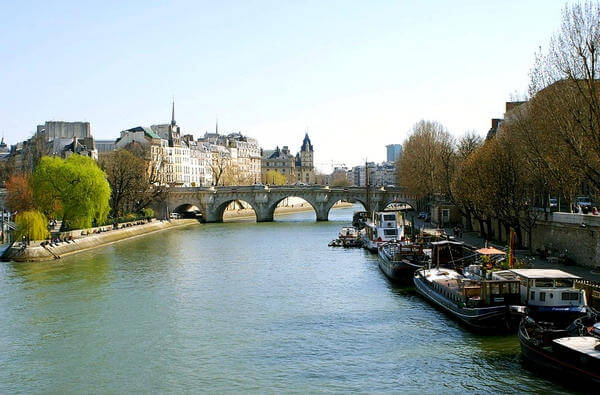 Pont-Neuf bridge in Paris