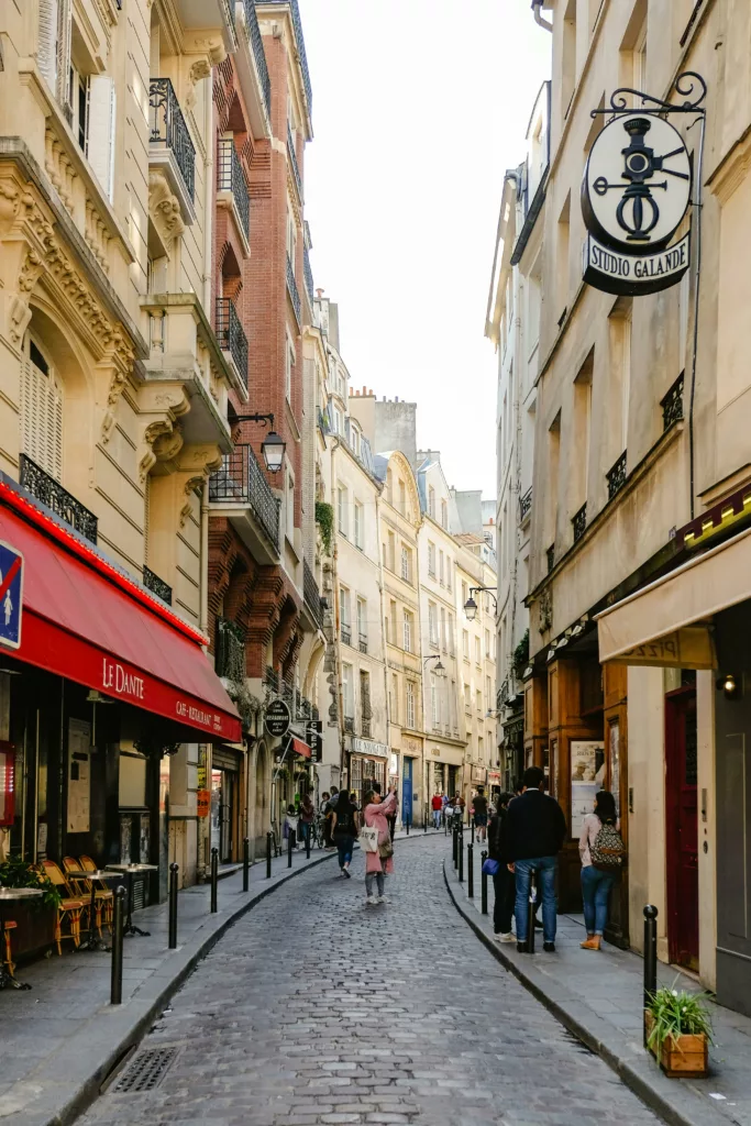 French walking tour of Paris (latin quarter)