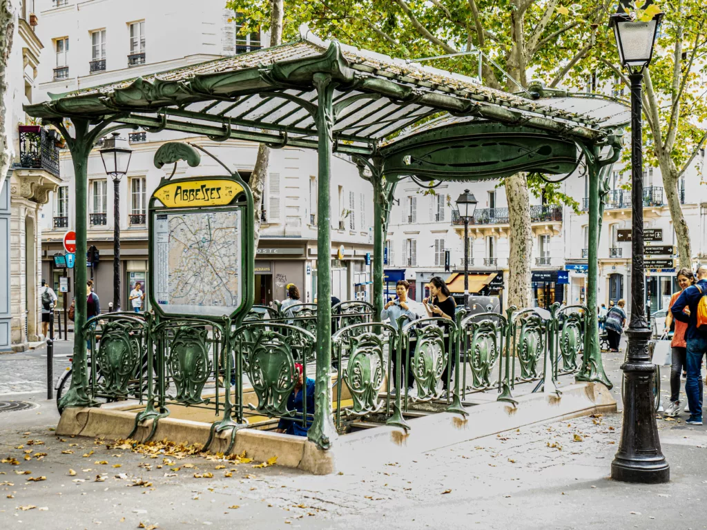 Learn French in Montmartre: Place des Abbesses